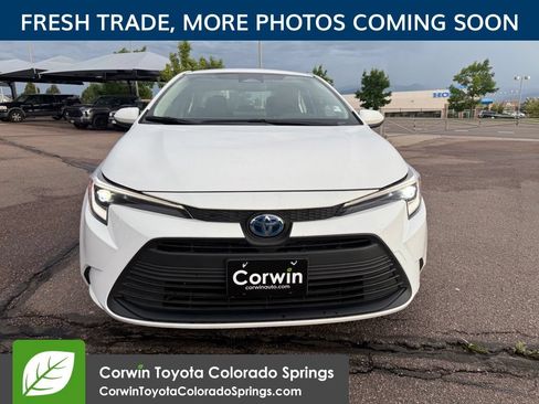 Used 2025 Toyota Corolla LE FWD image 2