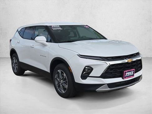 Used 2025 Chevrolet Blazer LT FWD image 3