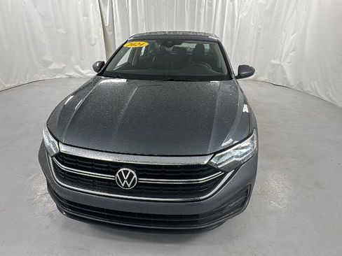 Used 2024 Volkswagen Jetta SE image 8