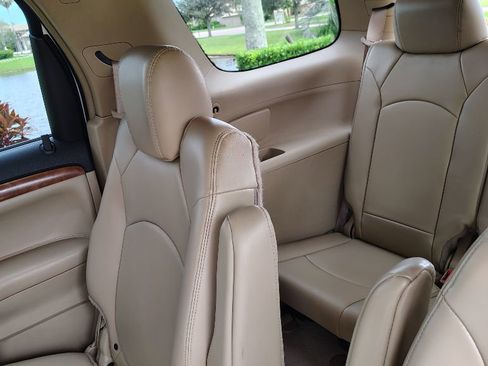 Used 2009 Saturn Outlook XR w/ Convenience Package image 8