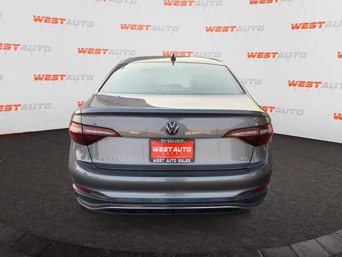 Used 2024 Volkswagen Jetta SE FWD image 4