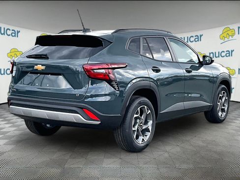 New 2026 Chevrolet Trax LT w/ LT Convenience Package FWD image 7