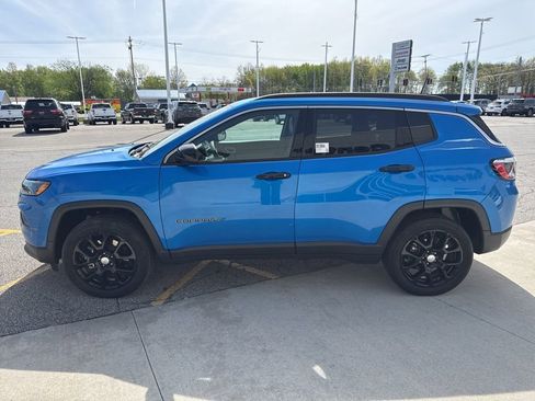 Used 2024 Jeep Compass Latitude AWD/4WD image 8