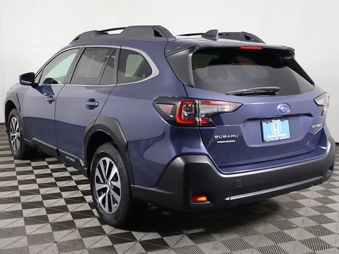 Used 2024 Subaru Outback Premium AWD/4WD image 8