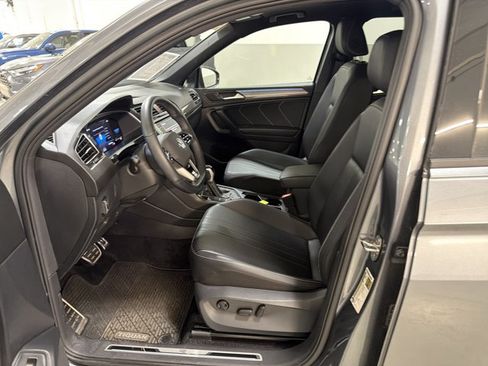 Used 2024 Volkswagen Tiguan SE R-Line AWD/4WD image 6