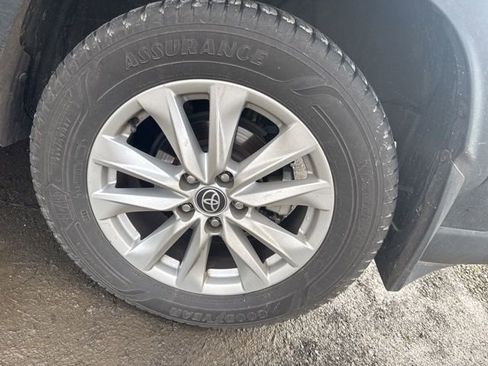 Used 2022 Toyota Corolla Cross LE image 14