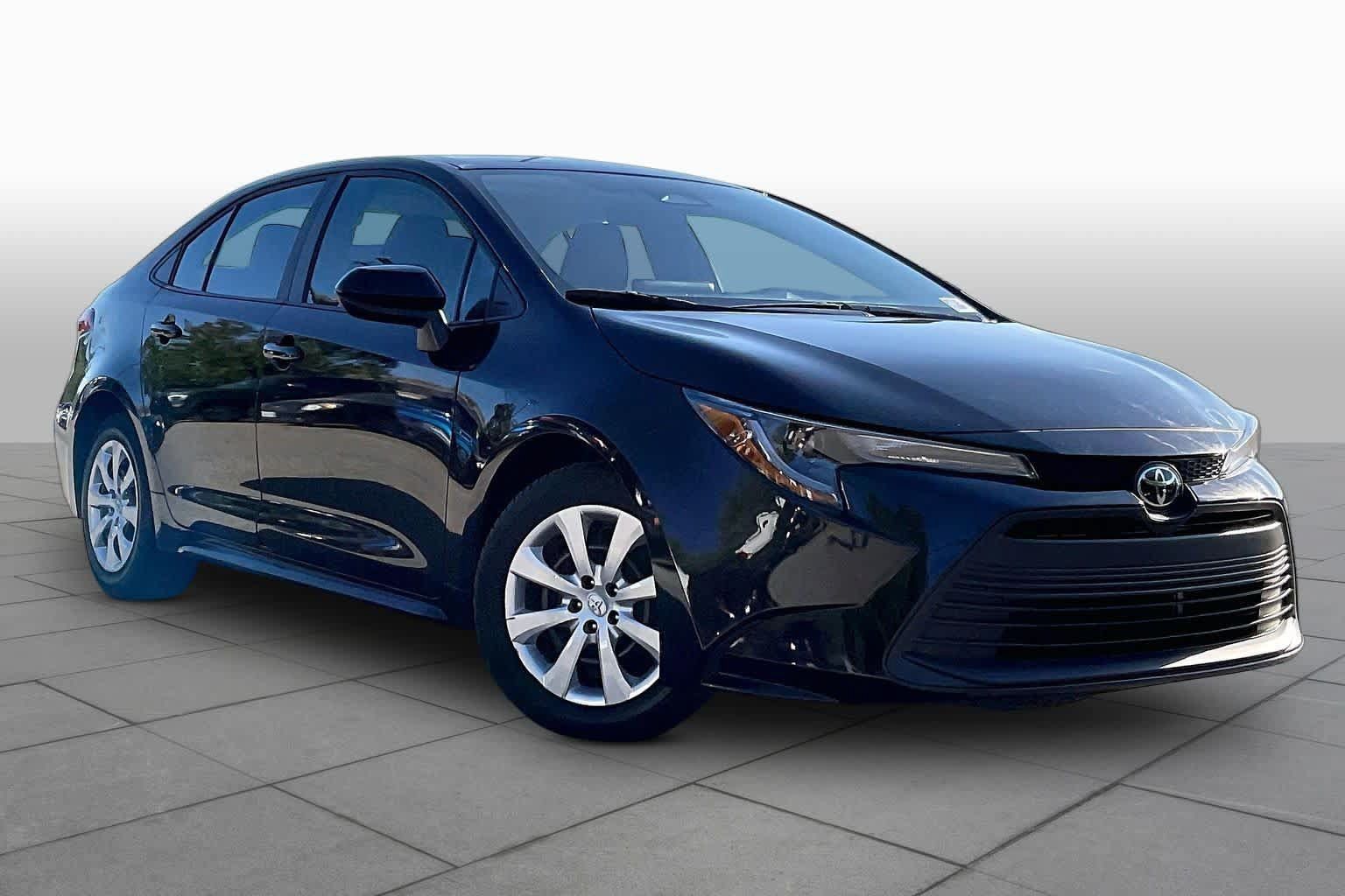 Used 2025 Toyota Corolla LE FWD image 3