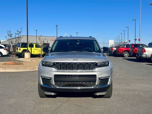 Used 2023 Jeep Grand Cherokee L Limited image 3