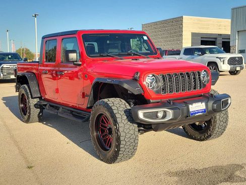 Used 2024 Jeep Gladiator Sport AWD/4WD image 2