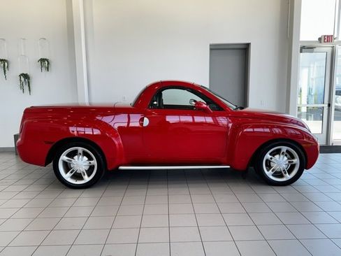 Used 2004 Chevrolet SSR w/ Preferred Equipment Group image 29
