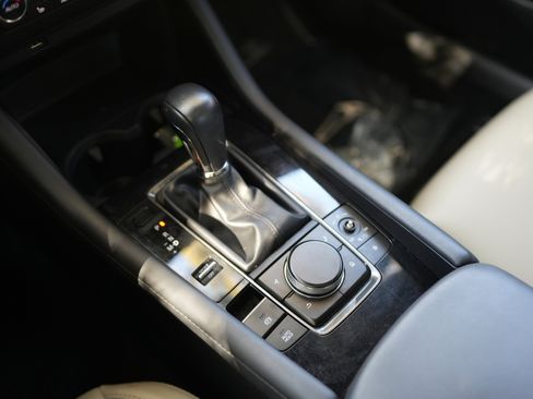 Used 2021 MAZDA MAZDA3 s image 14