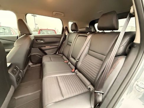 Certified 2025 Nissan Rogue SV image 18