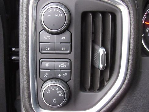 Used 2020 Chevrolet Silverado 1500 RST image 32