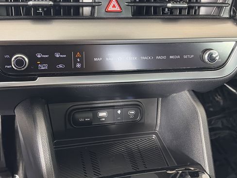 Certified 2025 Kia Sportage EX w/ Premium Package AWD/4WD image 24