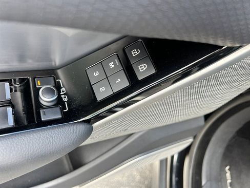Used 2021 Land Rover Range Rover Velar R-Dynamic S AWD/4WD image 33