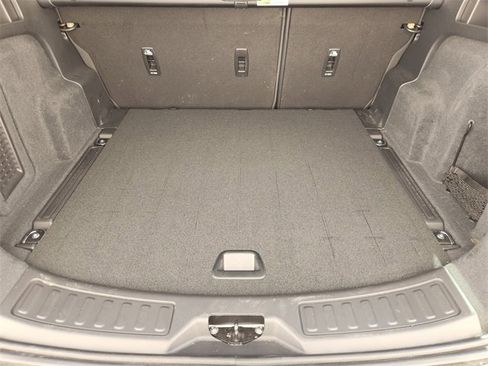 Used 2025 Land Rover Discovery Sport S image 30