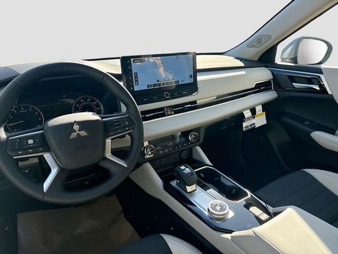New 2026 Mitsubishi Outlander SE image 23