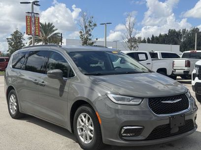 Used 2022 Chrysler Pacifica Touring-L