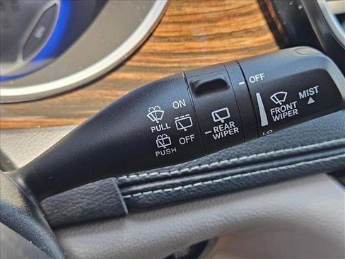 Used 2023 Chrysler Pacifica Limited FWD image 15
