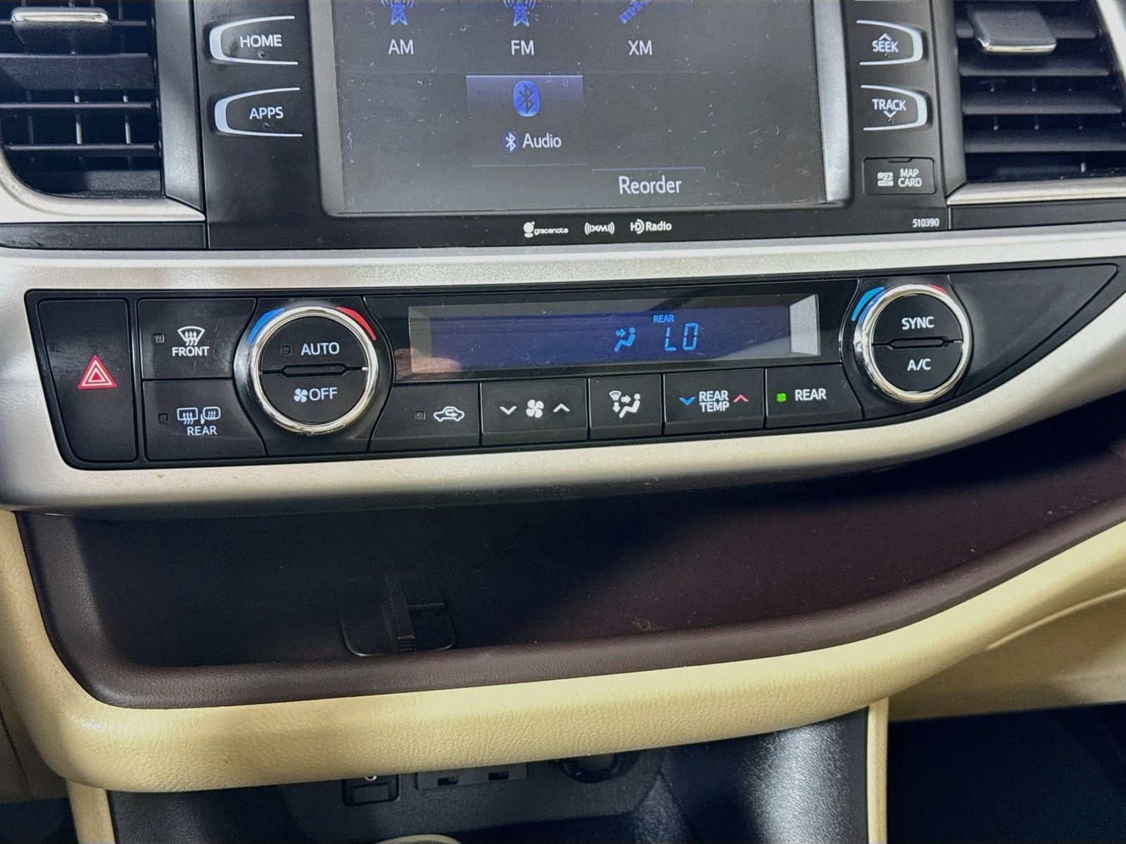 Used 2019 Toyota Highlander XLE AWD/4WD image 16