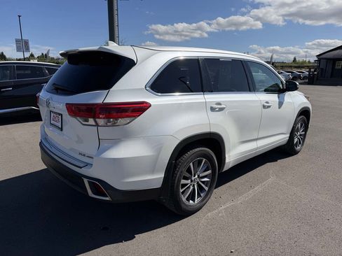 Used 2017 Toyota Highlander SE AWD/4WD image 8