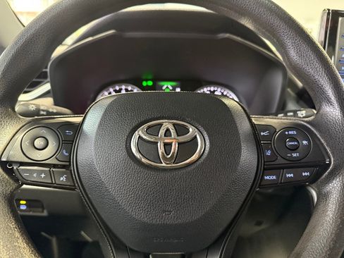 Used 2022 Toyota RAV4 XLE image 15