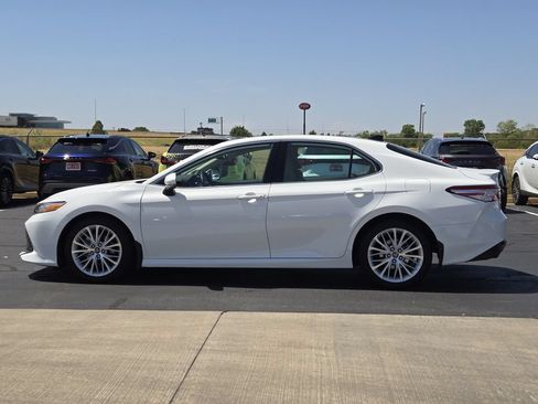 Used 2019 Toyota Camry XLE w/ Driver Assist Package FWD image 4