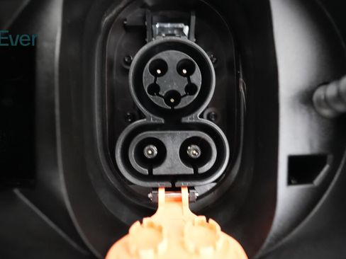 Used 2023 Chevrolet Bolt EUV LT w/ Redline Edition FWD image 10