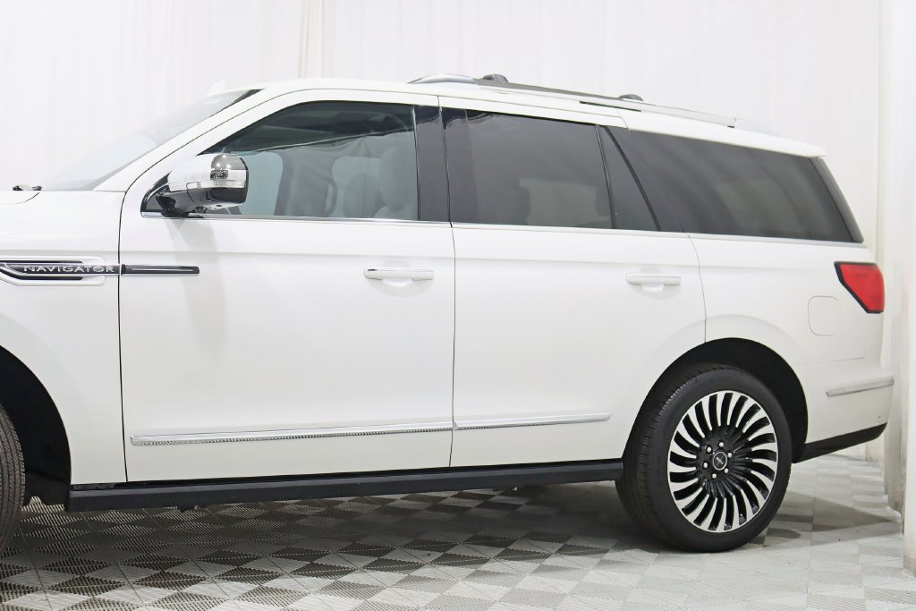 Used 2020 Lincoln Navigator Black Label w/ Cargo Convenience Package AWD/4WD image 3