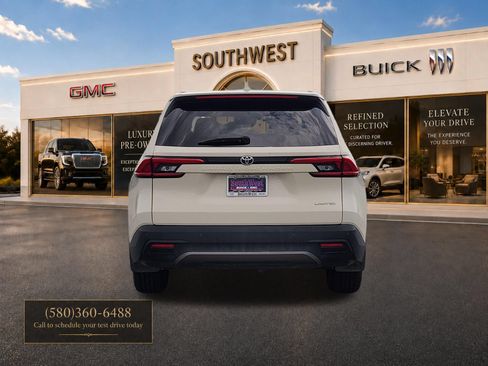 Used 2024 Toyota Grand Highlander FWD image 8