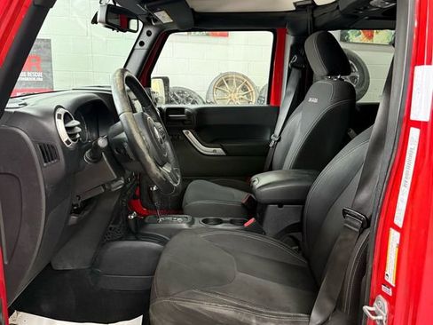 Used 2016 Jeep Wrangler Unlimited Sahara w/ Dual Top Group image 10