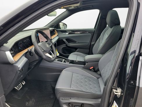 New 2026 Volkswagen Tiguan SEL R-Line image 9