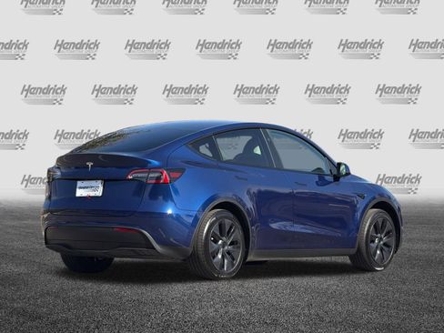 Used 2024 Tesla Model Y 2WD image 5