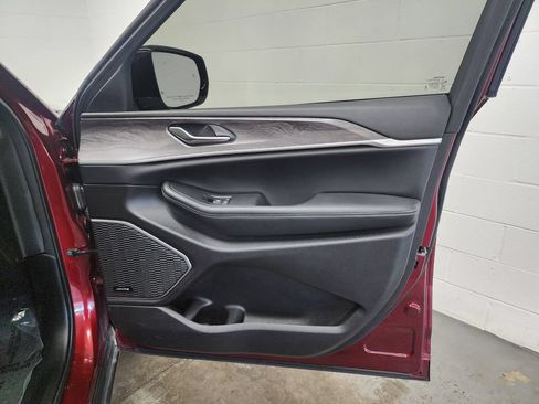 Used 2024 Jeep Grand Cherokee L Limited AWD/4WD image 35