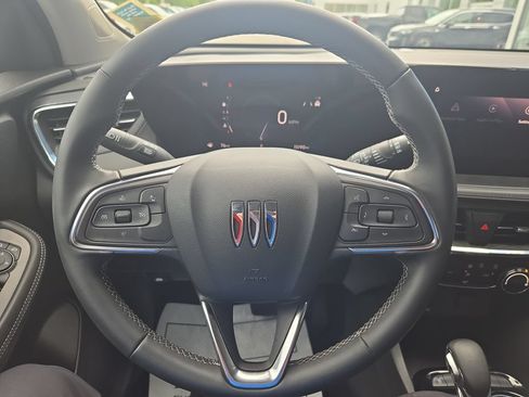 Certified 2025 Buick Encore GX Preferred FWD image 3