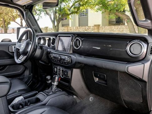 Used 2021 Jeep Wrangler Unlimited Sahara image 24