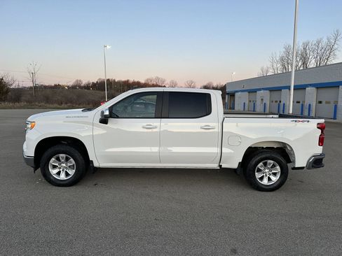 Used 2025 Chevrolet Silverado 1500 LT image 2
