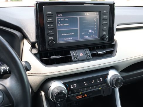 Used 2019 Toyota RAV4 XLE Premium FWD image 19