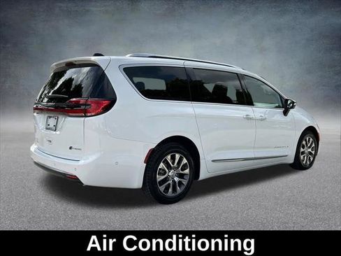 Certified 2023 Chrysler Pacifica Pinnacle FWD image 6