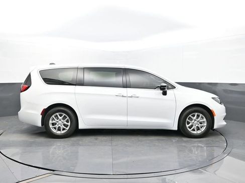 New 2025 Chrysler Voyager LX image 6