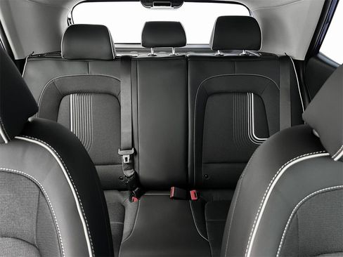 New 2025 Hyundai Venue Limited image 16