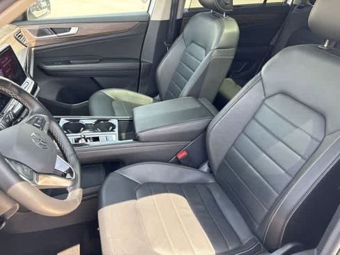 Used 2025 Volkswagen Atlas SEL AWD/4WD image 11