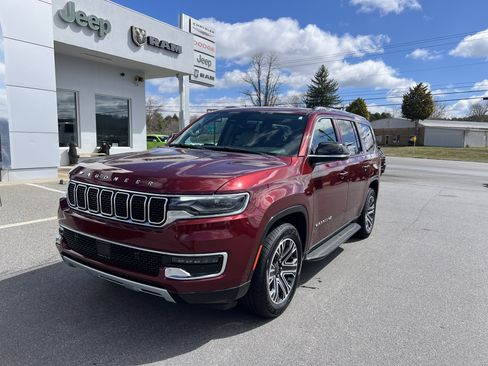 Used 2023 Jeep Wagoneer Series II AWD/4WD image 6