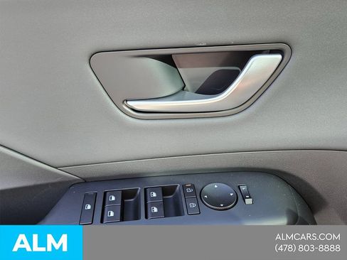 Used 2026 Hyundai Kona SEL Premium FWD image 33