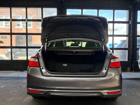 Used 2017 Honda Accord Touring image 7