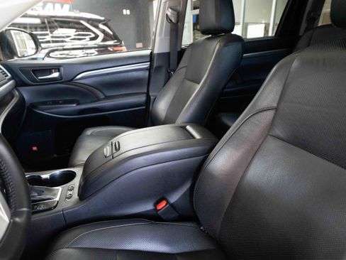 Used 2019 Toyota Highlander Limited image 10