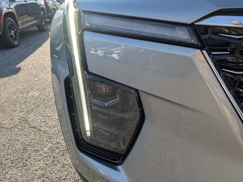 Used 2024 Cadillac XT4 Premium Luxury FWD image 10