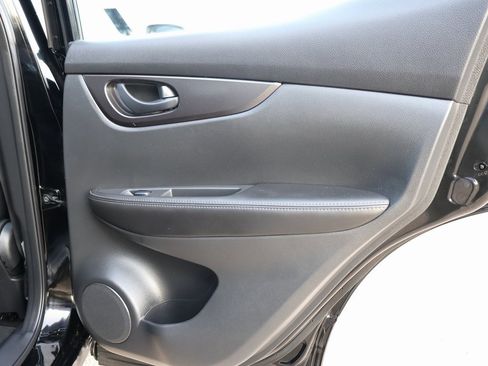 Used 2022 Nissan Rogue Sport S image 12