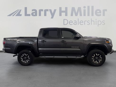 Certified 2022 Toyota Tacoma TRD Off-Road AWD/4WD image 6