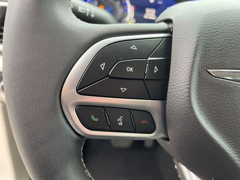 Used 2024 Chrysler Pacifica Touring-L image 16